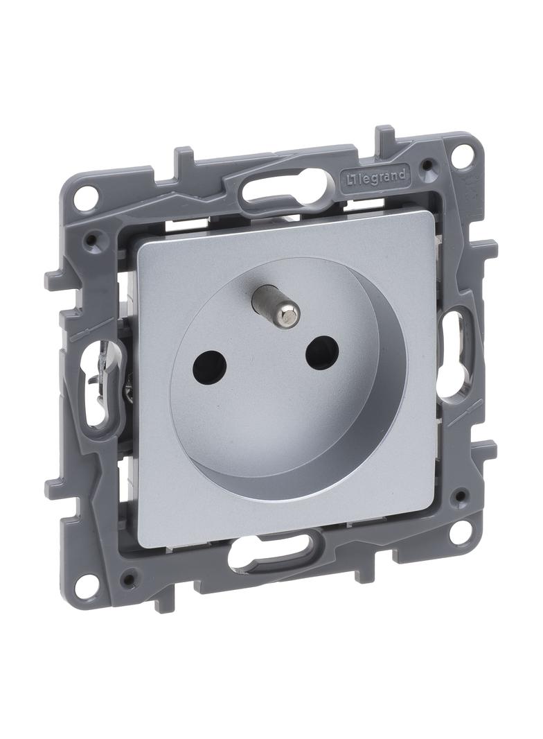 Niloe Selection - Gniazdo 2P+Z 16A - 250 V (Z Przesłoną Zaciski Śrubowe) Aluminium 762127 LEGRAND