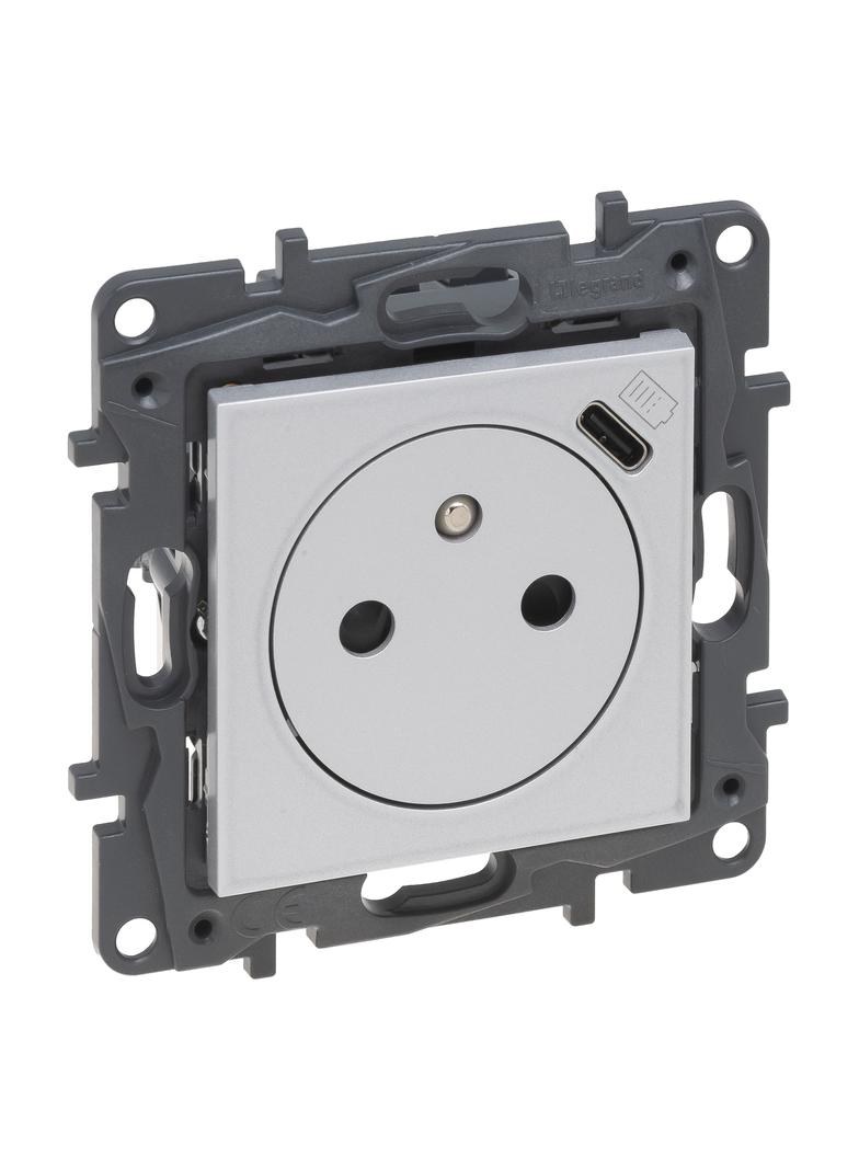 Niloe Step Gniazdo Pojedyncze Z Uziemieniem Z Usb Typu C Umieszczonym W Plakietce Zaciski Automatyczne Z Przesłoną- Kolor Aluminium 863338 LEGRAND