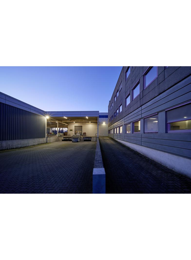 Naświetlacz LED FL PFM ASYM 45x140 50W 4000K BK 6200lm IP66 czarny 4058075353626 LEDVANCE