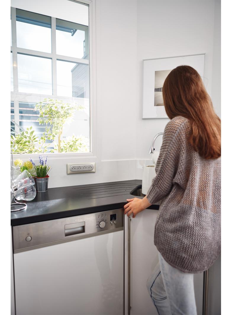 CELIANE - Plakietka płaska do gniazd 4 x 2P+Z zespolonego 16 A - 250 V~ tytanowa, Legrand