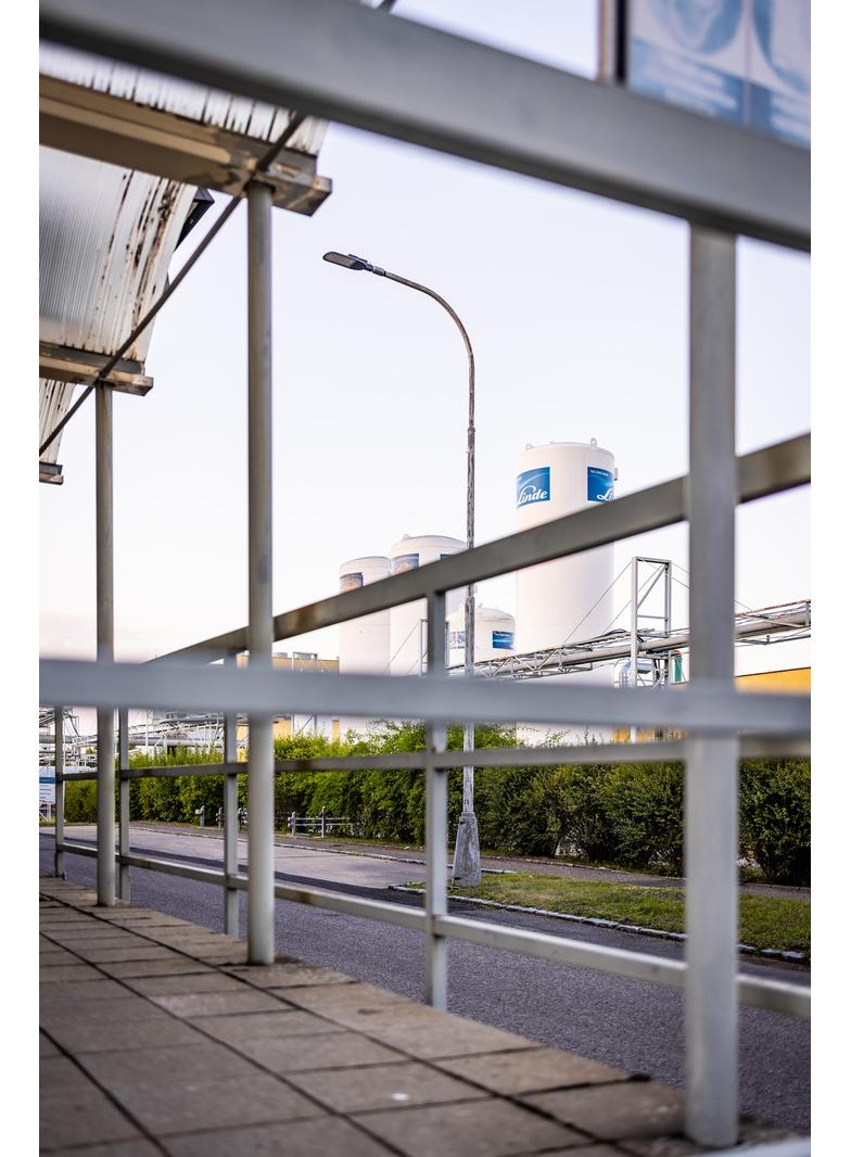 Oprawa ECO AREA SPD 90W 827 IP66 GY