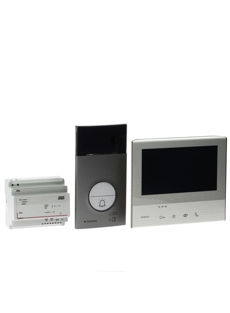 ZESTAW 1-RODZINNY Z WIDEODOMOFONEM CLASSE 300 SMART WI-FI (JASNY), Bticino