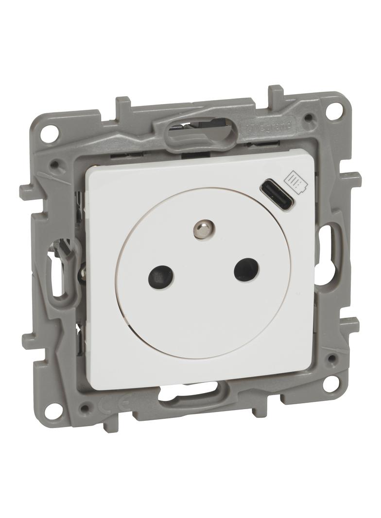 Niloe/Niloe Selection - Gniazdo 2P+Z Płaskie 16A - 250 V + Usb Typ C W Plakietce (Z Przesłoną Zac 764536 LEGRAND
