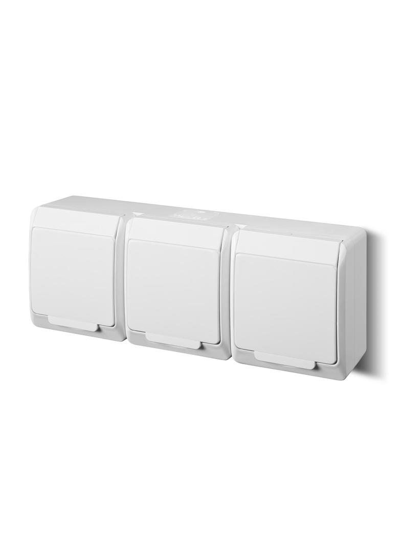 GNIAZDO HERMES POTRÓJNE SCHUKO – KLAPKA BIAŁA