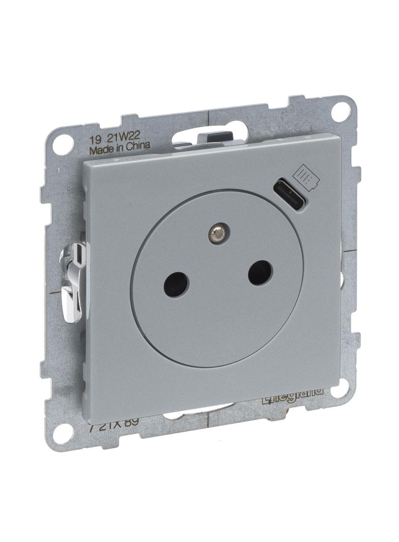 Suno Gniazdo Płaskie 2P+Z 16A Z Usb Typ C 1,5A Zaciski Automatyczne Z Przesłoną Aluminium 721389 LEGRAND