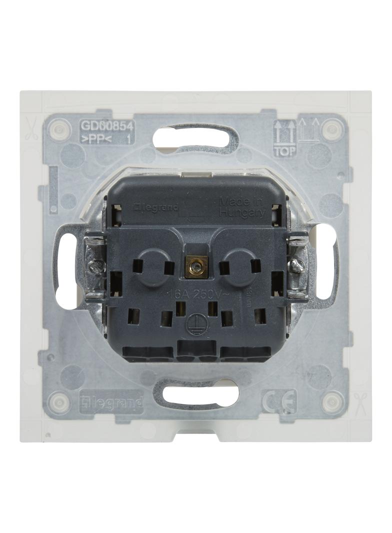 Suno Gniazdo Pojedyncze Z Uziemieniem Schuko 2P+Z- 16A 250 V Z Przesłoną IP44 Zaciski Automatyczne Biały 721123 LEGRAND