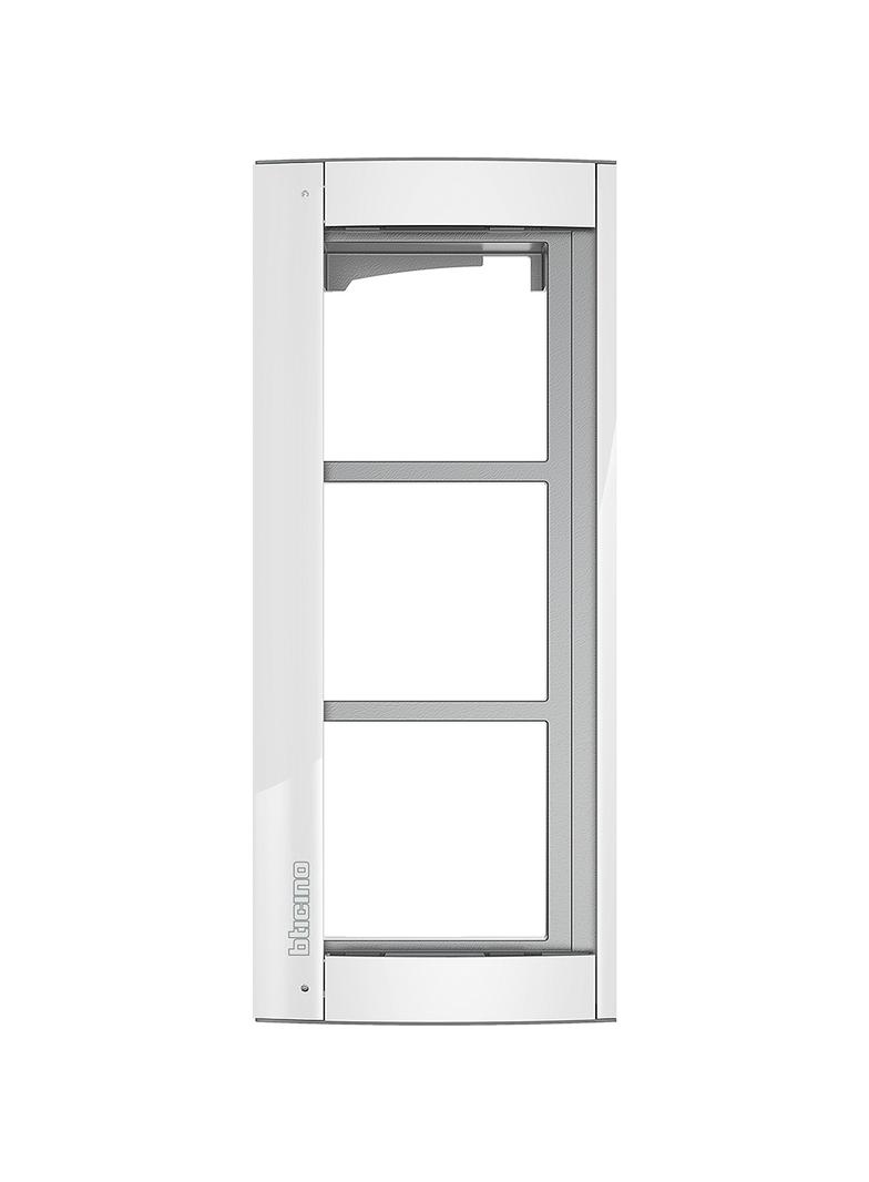 RAMKA Z UCHWYTEM DO PANELI SFERA - 3 MODUŁY - BIAŁA, Bticino