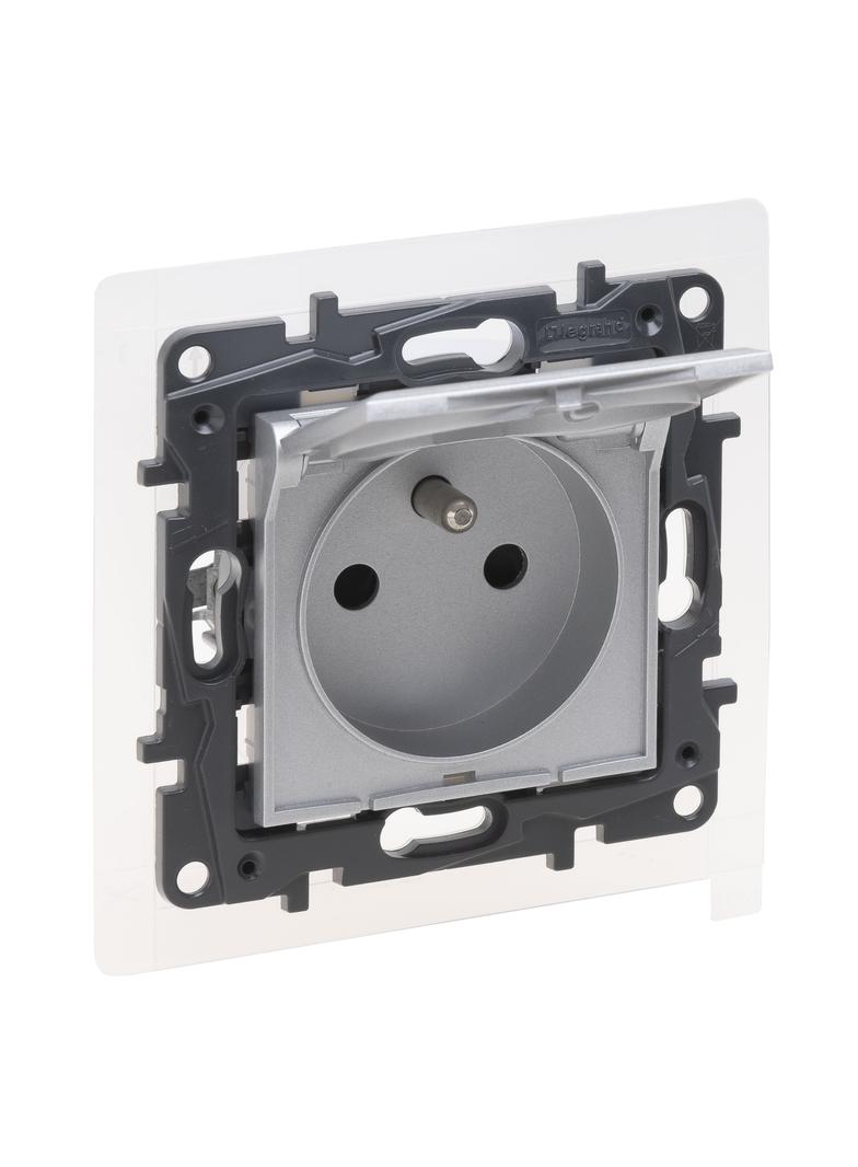 Niloe Step - gniazdo zasilające 2P+Z IP44, zaciski śrubowe, bez przesłony styków- kolor aluminium, L