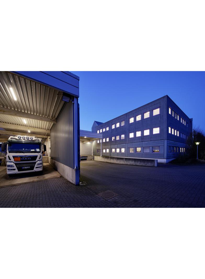 Naświetlacz LED FL PFM ASYM 45x140 50W 4000K BK 6200lm IP66 czarny 4058075353626 LEDVANCE