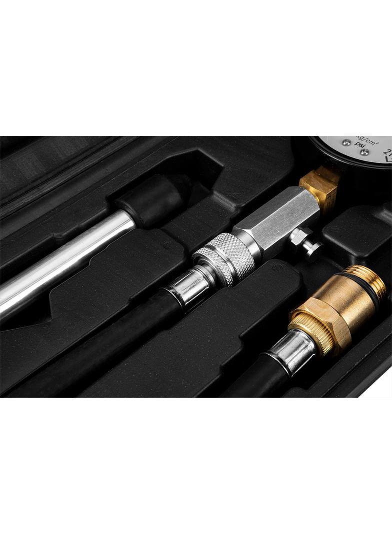 Miernik ciśnienia sprężania z zestawem adapterów.