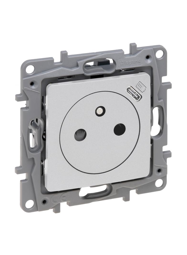 Niloe Selection - Gniazdo 2P+Z Płaskie 16A - 250 V + Usb Typ C W Plakietce (Z Przesłoną Zaciskia 762496 LEGRAND
