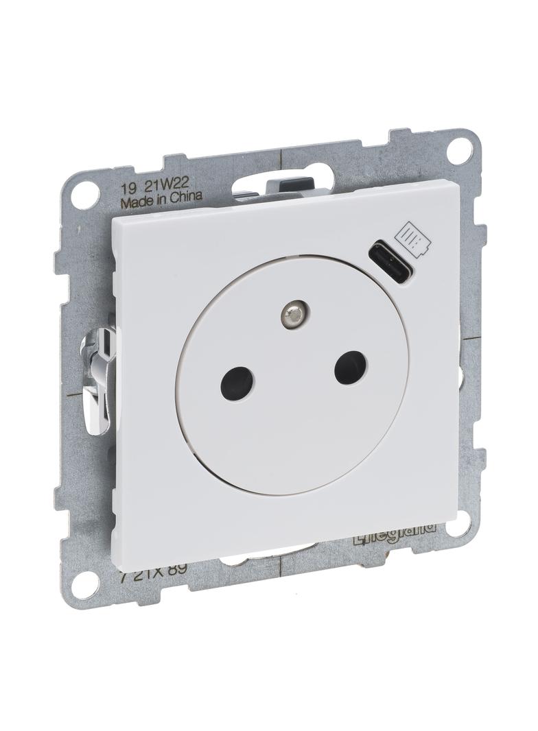SUNO - Gniazdo płaskie 2P+Z - 16 A - z USB Typ - C - 1,5 A - zaciski automatyczne - z przesłoną, Bia