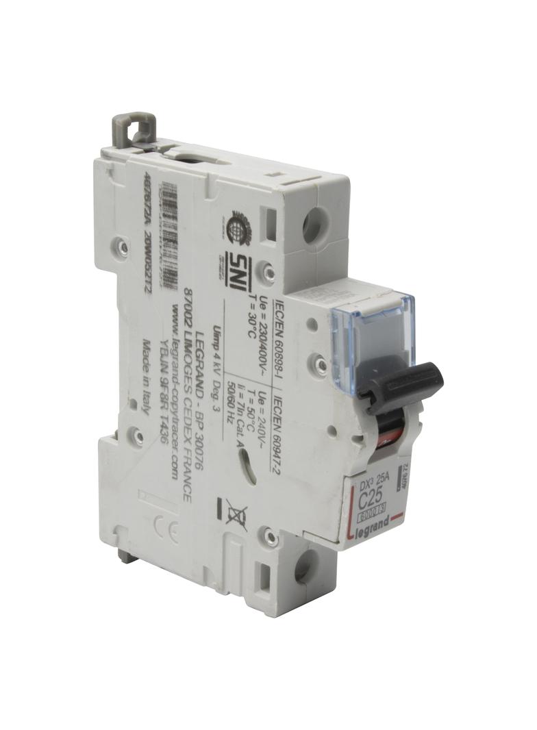 WYŁĄCZNIK NADPRĄDOWY S 301 1P C 25A 6000A SERII DX3, Legrand