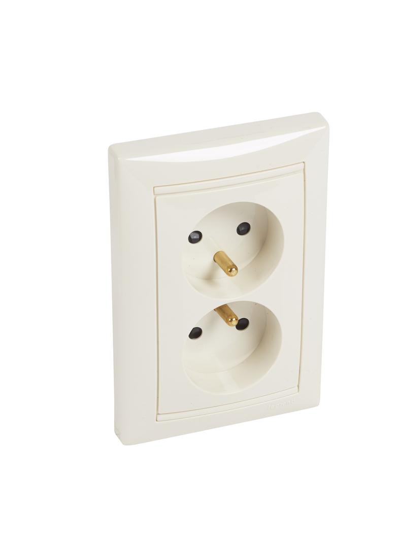 VALENA GNIAZDO PODWÓJNE 2X2P+Z Z PRZESŁONAMI KREM 16A-250V~, Legrand