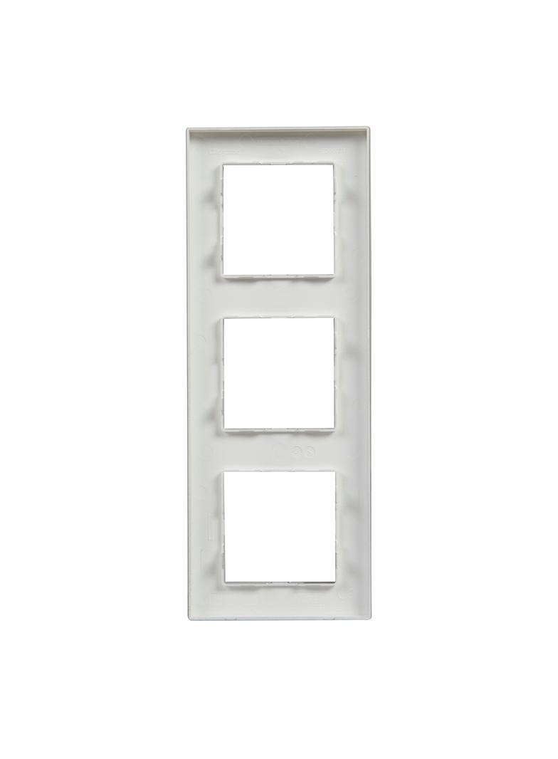 Niloe Step Ramka Potrójna 3X- Kolor Stalowy 863493 LEGRAND