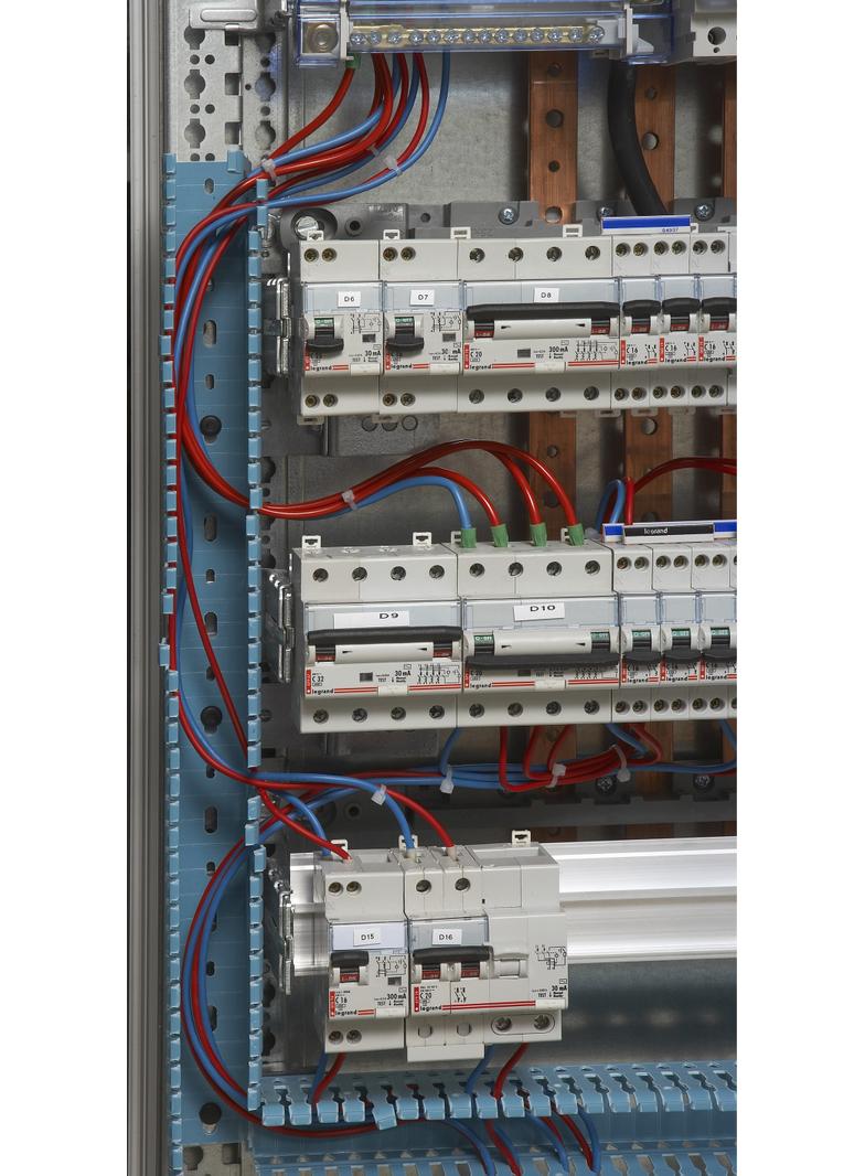 LINA 25 KANAŁ GRZEBIENIOWY 25 X 40 NIEBIESKI, Legrand