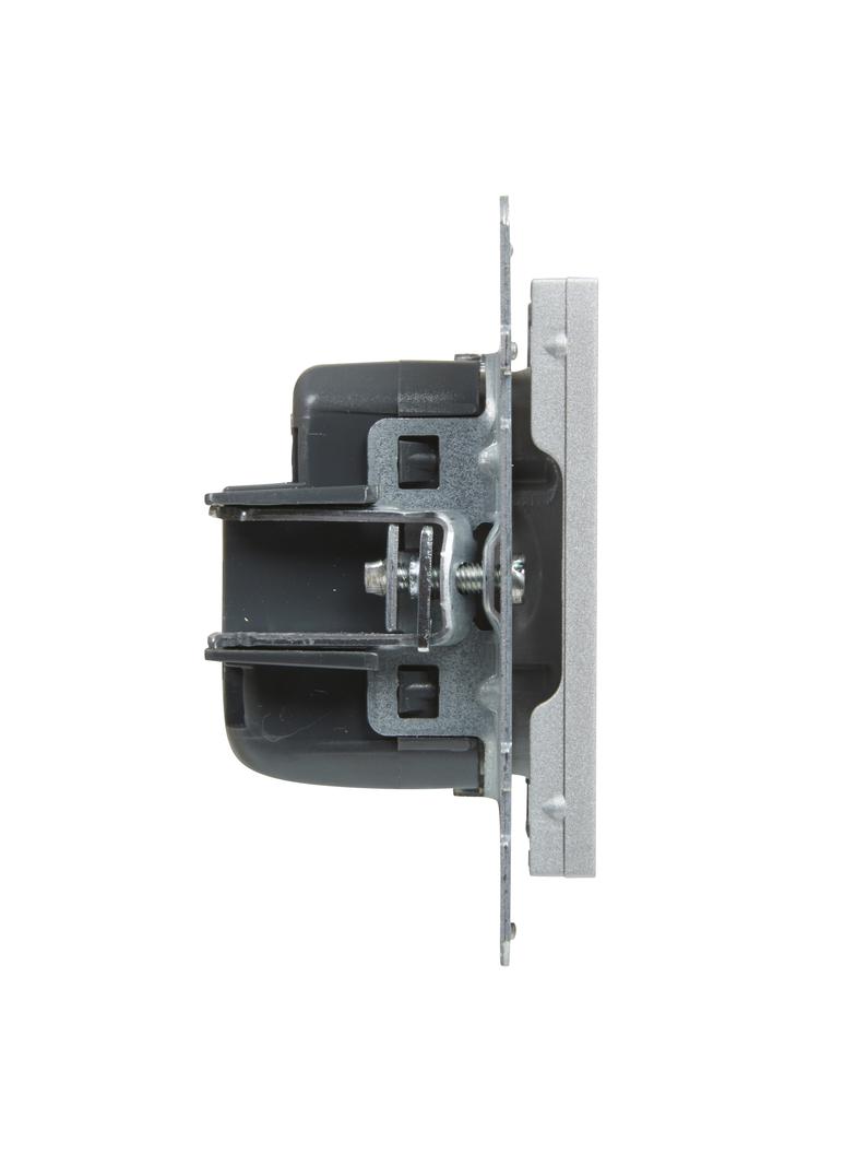 Suno Gniazdo Pojedyncze Z Uziemieniem 2P+Z 16A 250 V Zaciski Śrubowe Aluminium 721385 LEGRAND