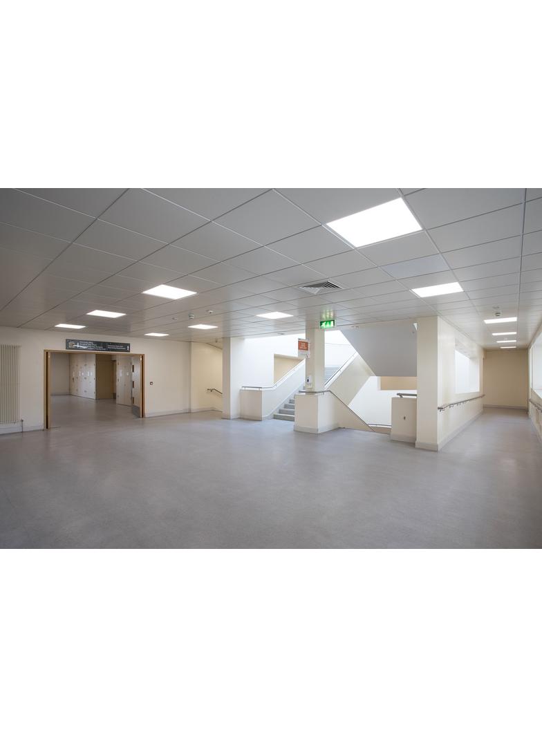 Oprawa TRUSYS PERFORMANCE 70W 4000K N EMERGENCY AT 3H