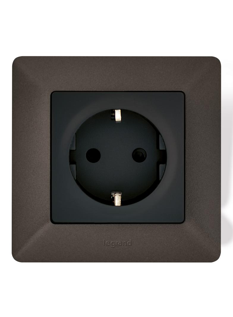 VALENA LIFE -  GNIAZDO 2P+Z SCHUKO Z PRZESŁONĄ Z ZACISKAMI AUTO 16 A – 250 V~